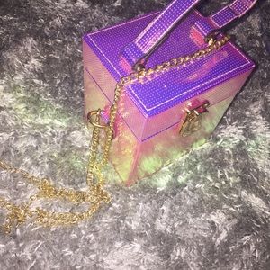 Holographic cross body with removable chain 💕
